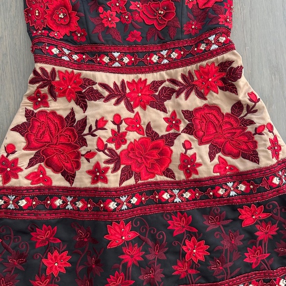 Alicia + Olivia Sarai Embellished Floral High Low Gown Red Black Beaded - Size 2 - Picture 7 of 12